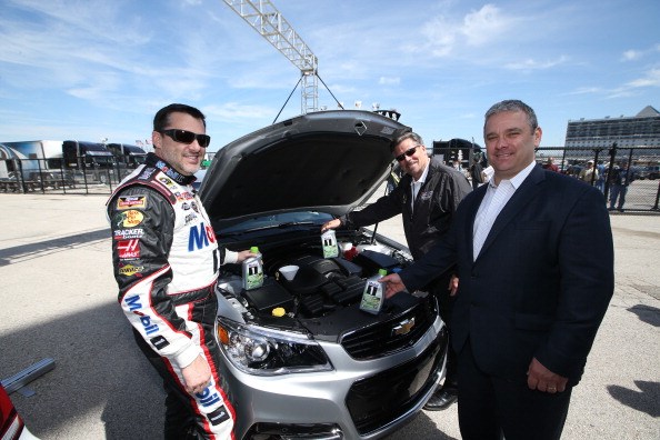 Tony Stewart Joins ExxonMobil to ÒGreenÓ the NASCAR Fleet