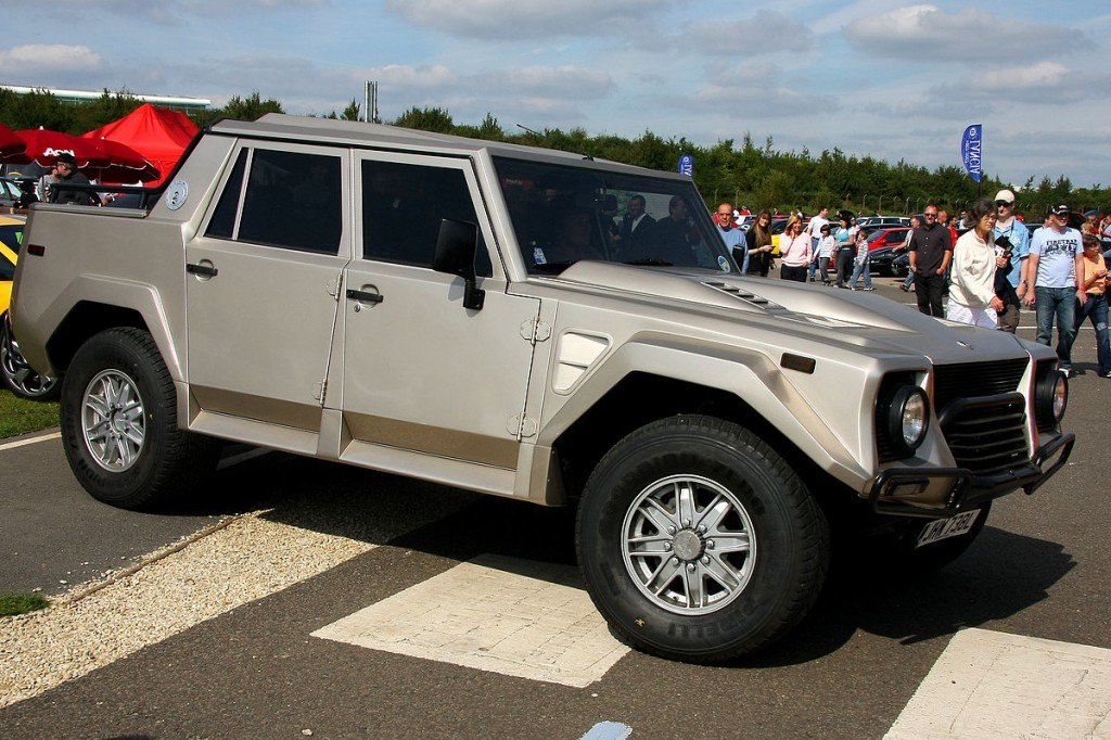 1200px-Lambo_LM_002_1