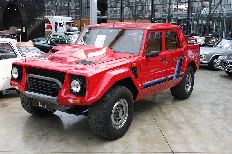 800px-Lamborghini_LM002_Gen1_Type129_1986-1993_1988_frontleft_2013-03-17_U