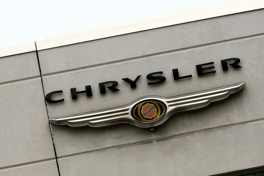 Автозапчасти для Chrysler.
