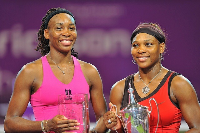 venus-serena-williams-trophy