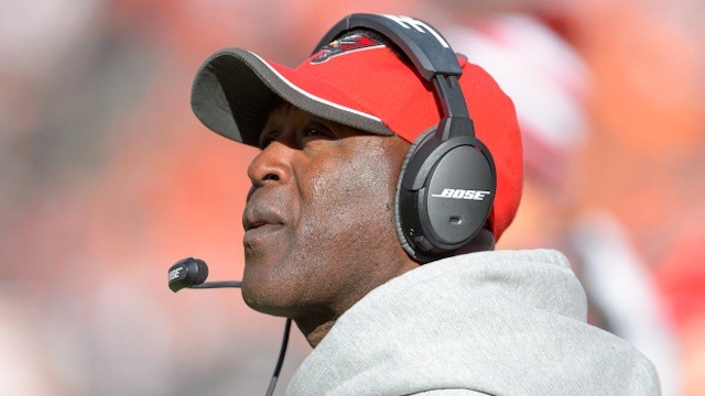 lovie-smith-sideline