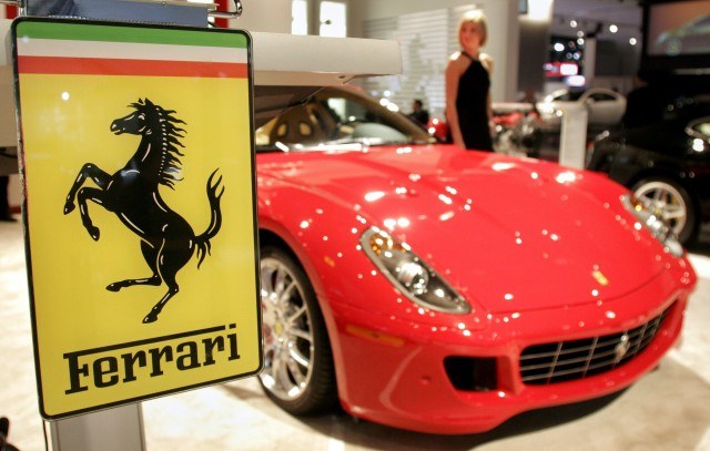 Ferrari Collector Pays Over $800,000 for the License Plate "25 O"