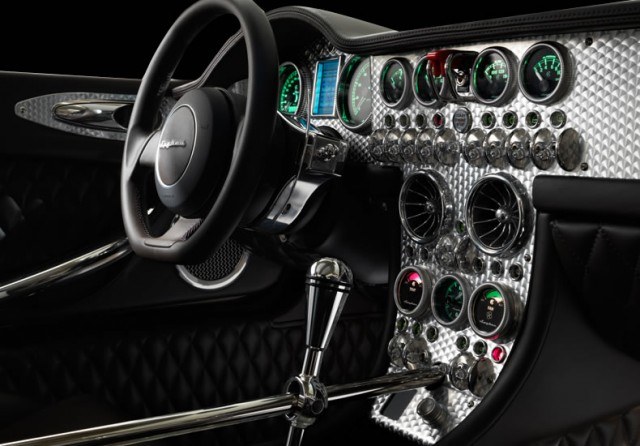 Interior C8 2
