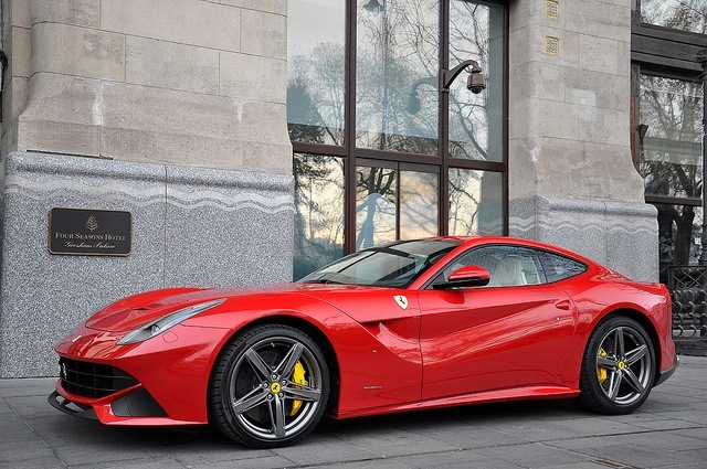 Ferrari-F12-Berlinetta