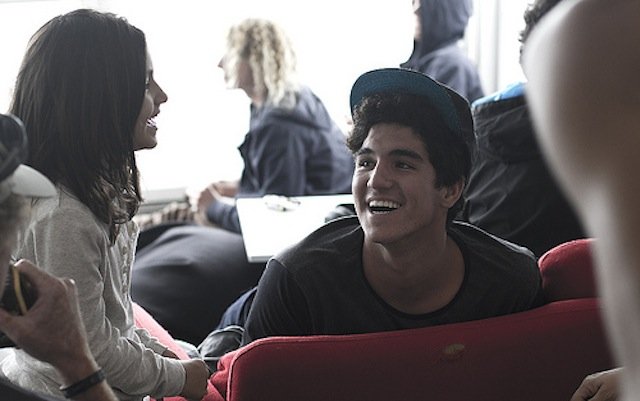 Gabriel-Medina-hanging-out