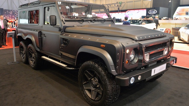 Kahn Design Land Rover Defender Flying Huntsman