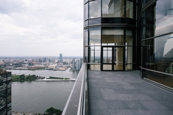 50-United-Nations-Plaza-Penthouse-terrace-600x399