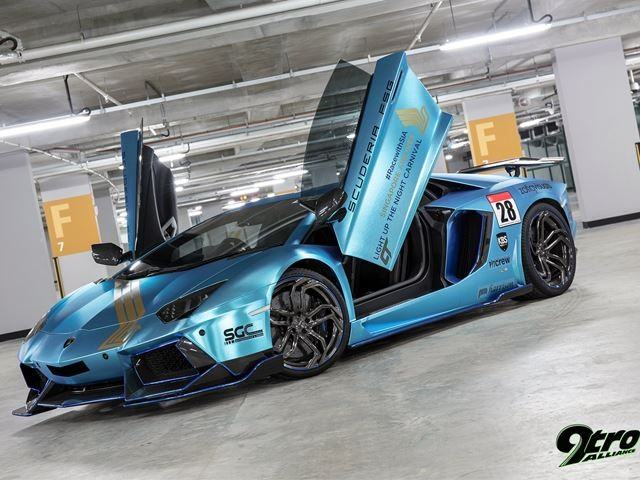 Lamborghini Aventador 5