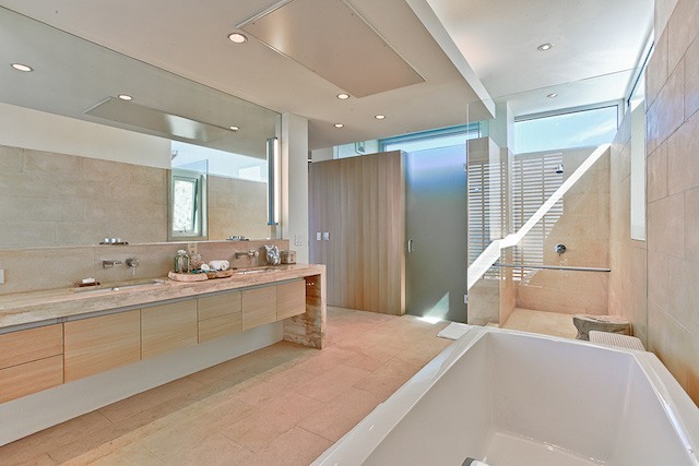 Ani Estate has luxurious bathrooms