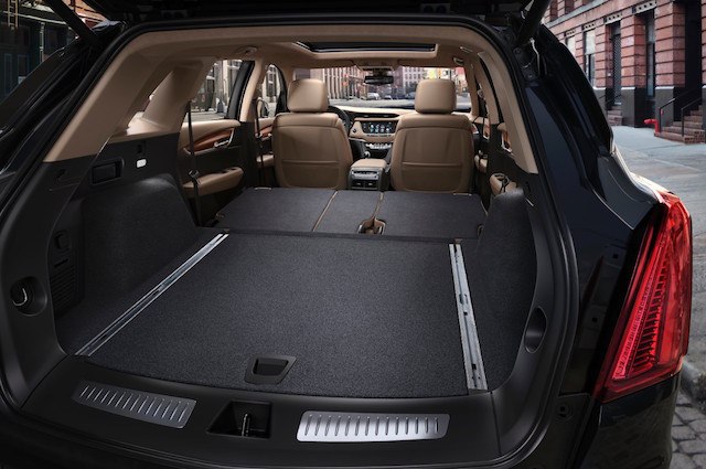 Cadillac XT5 trunk space