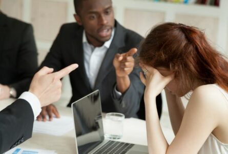 Naturally Rude 15 Rude Behaviors You Should Avoid - Worthly