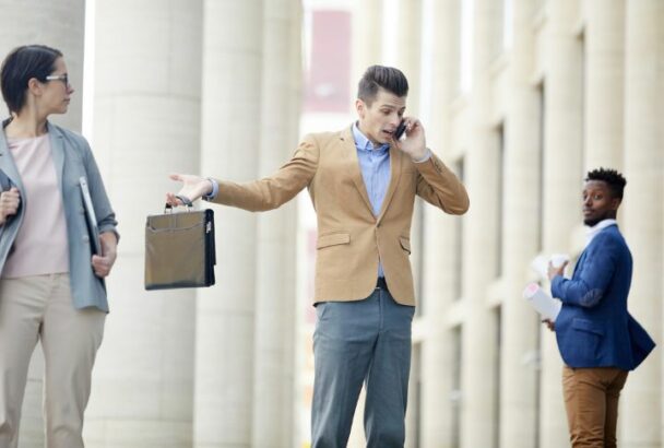 Behaved Rude 15 Rude Behaviors You Should Avoid - Worthly
