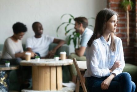 Naturally Rude 15 Rude Behaviors You Should Avoid - Worthly