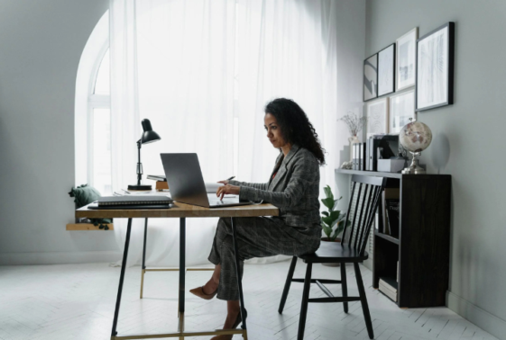 10 Ways Wealthy People Live Differently Than Everyone Else - Worthly