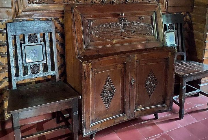 Campaign Furniture