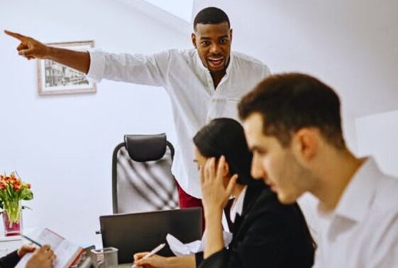 Inconsiderate Manager 20 Red Flags That Show Your Manager Doesn’t Respect You - Worthly