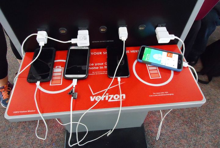 10 Essential Security Tips For Using Airport Wi-Fi And Chargers