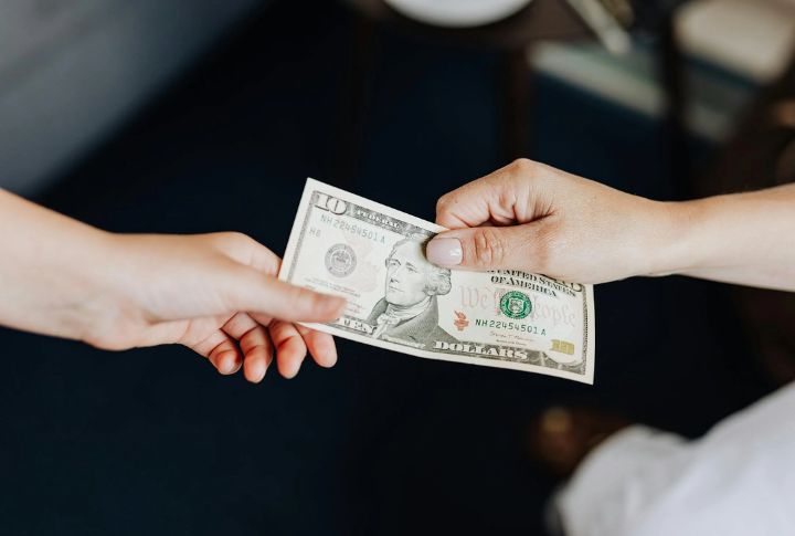 Carry Cash Or Use Apps To Tip Easily