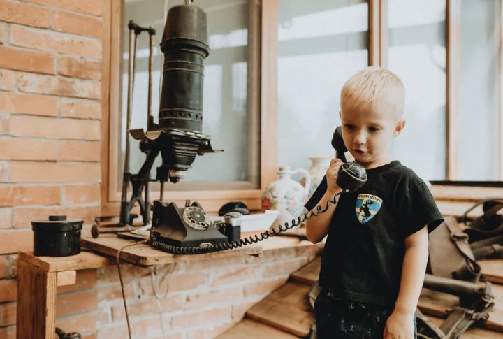 Using A Rotary Phone
