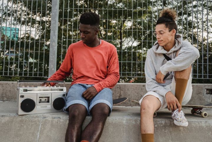 Making A Mixed Audio Cassette From The Radio