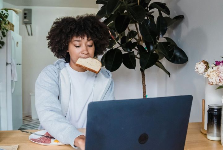 10 Habits That Quietly Fuel Your Anxiety