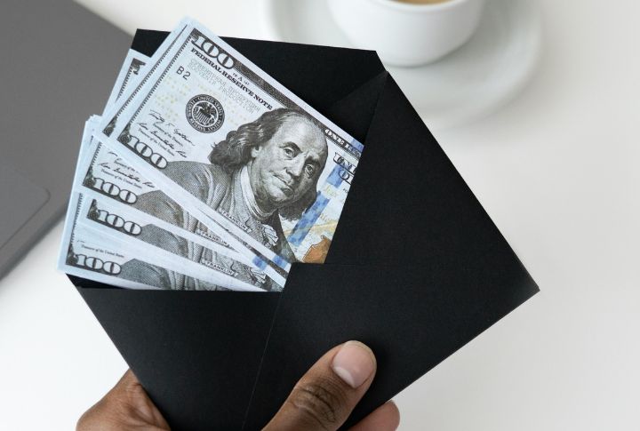 Using Cash Envelopes For Budgeting