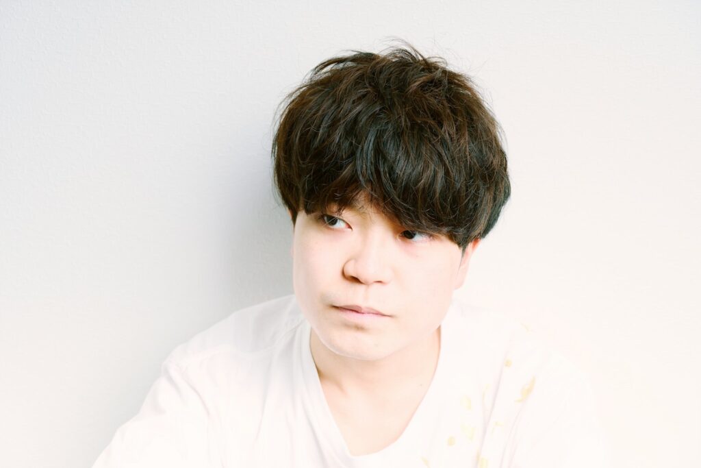 man in white crew neck shirt