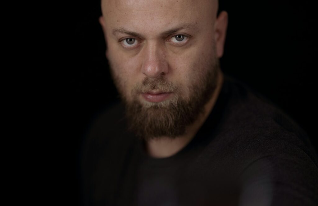 man in black crew neck shirt