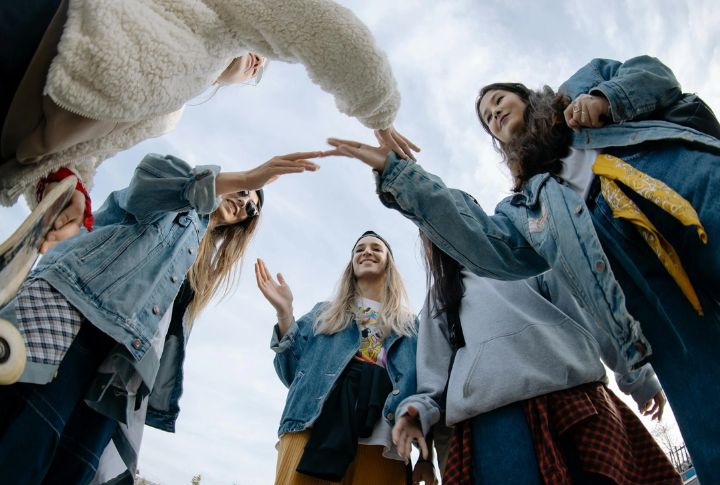 10 Reasons You Might Feel Less Interested In Friends As You Get Older