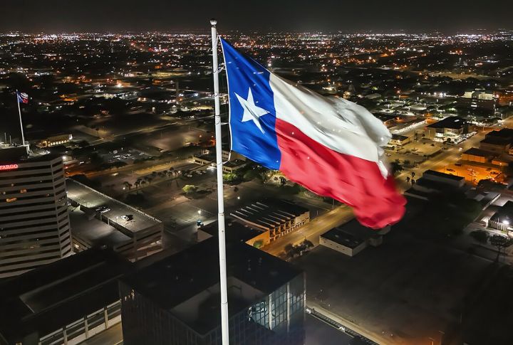 20 Unspoken Rules Locals Expect You To Know Across The US