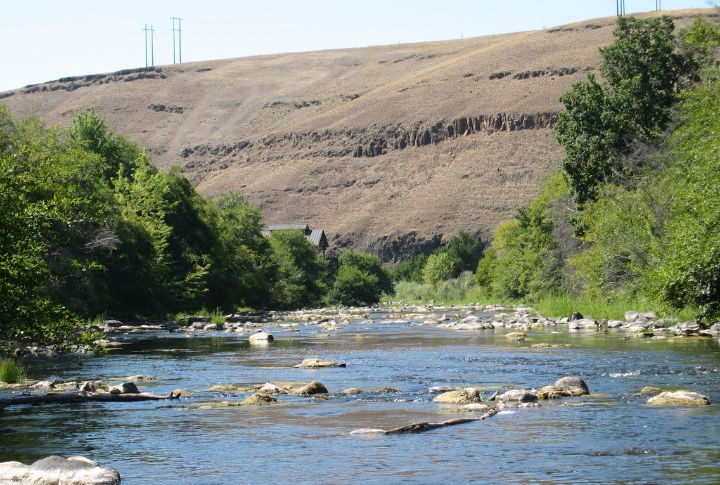 Pendleton River Parkway: Walk the Town in Peace