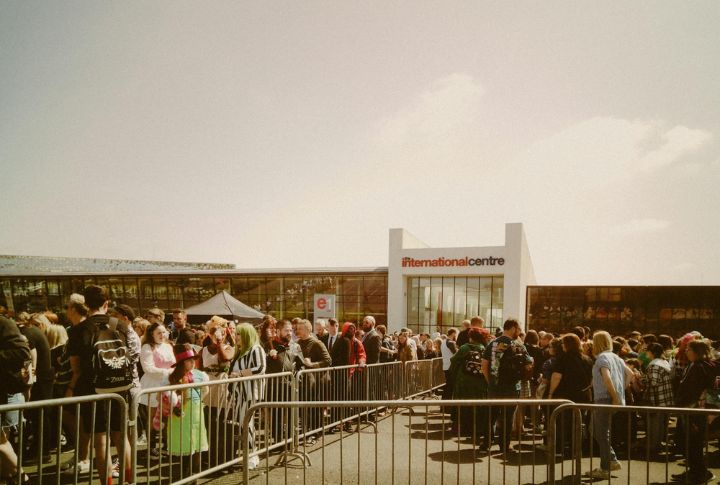 Casual Approach To Waiting In Line