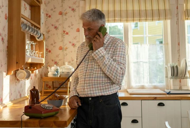 Using Landline Phones For Direct Contact