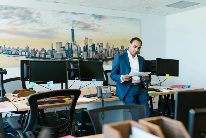 New York: Wall Street Executive Pay Grows Till Midlife