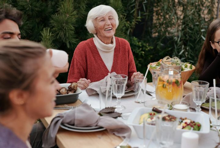 Prioritizing Family Mealtime Together