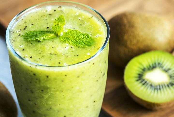 Kiwi Pear Green Smoothie