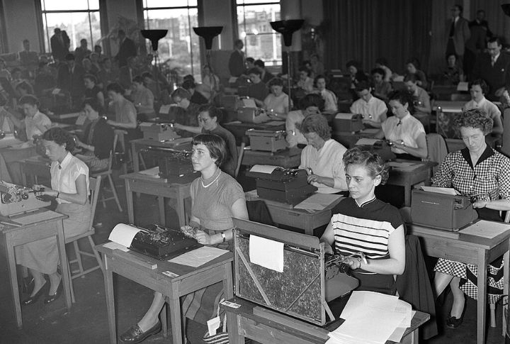 Learning To Type On Manual Typewriters