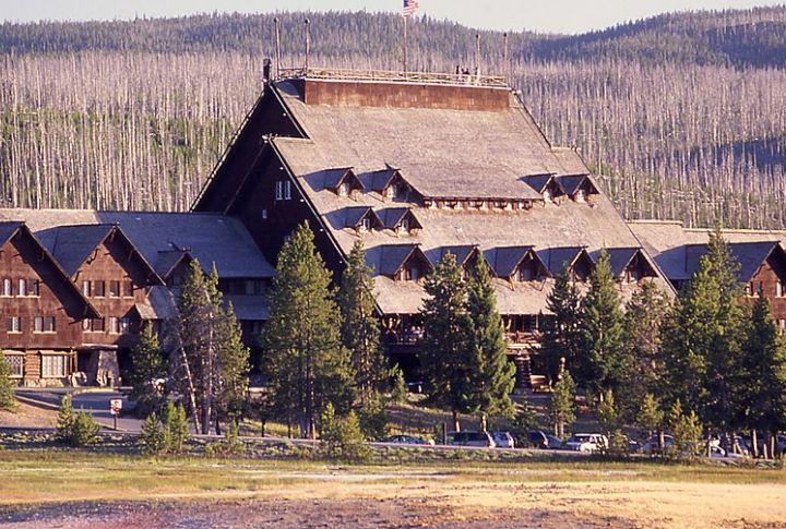 Old Faithful Inn: Yellowstone National Park, Wyoming