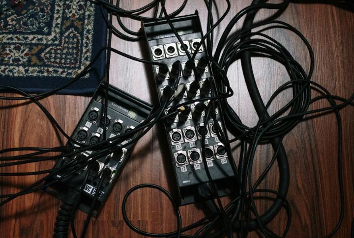 Mystery Cables And Old Electronics
