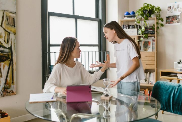 Monopolizing Dialogue