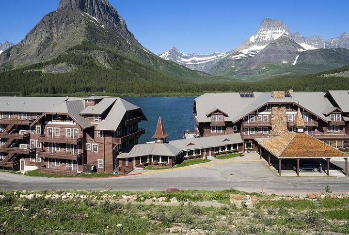 Many Glacier Hotel: Glacier National Park, Montana