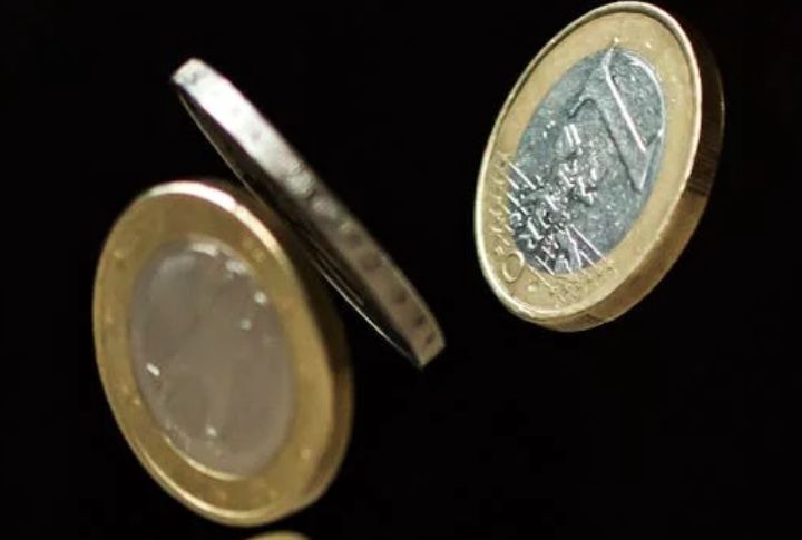 The Ridge On The Edge Of Coins