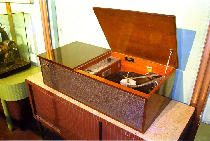 Hi-Fi Record Player