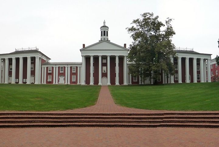 Washington And Lee University (1749)
