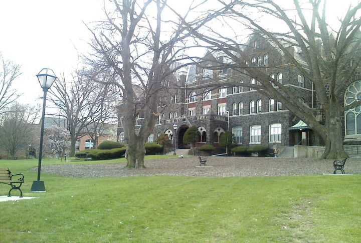 Moravian College (1742)