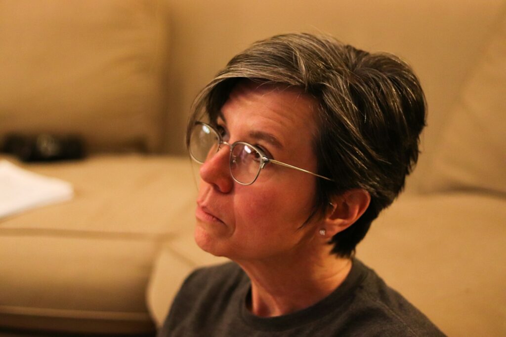 woman wearing eyeglasses