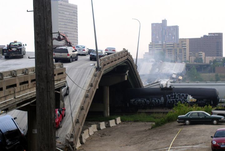 I-35W Mississippi River Bridge (Minneapolis, 2007)