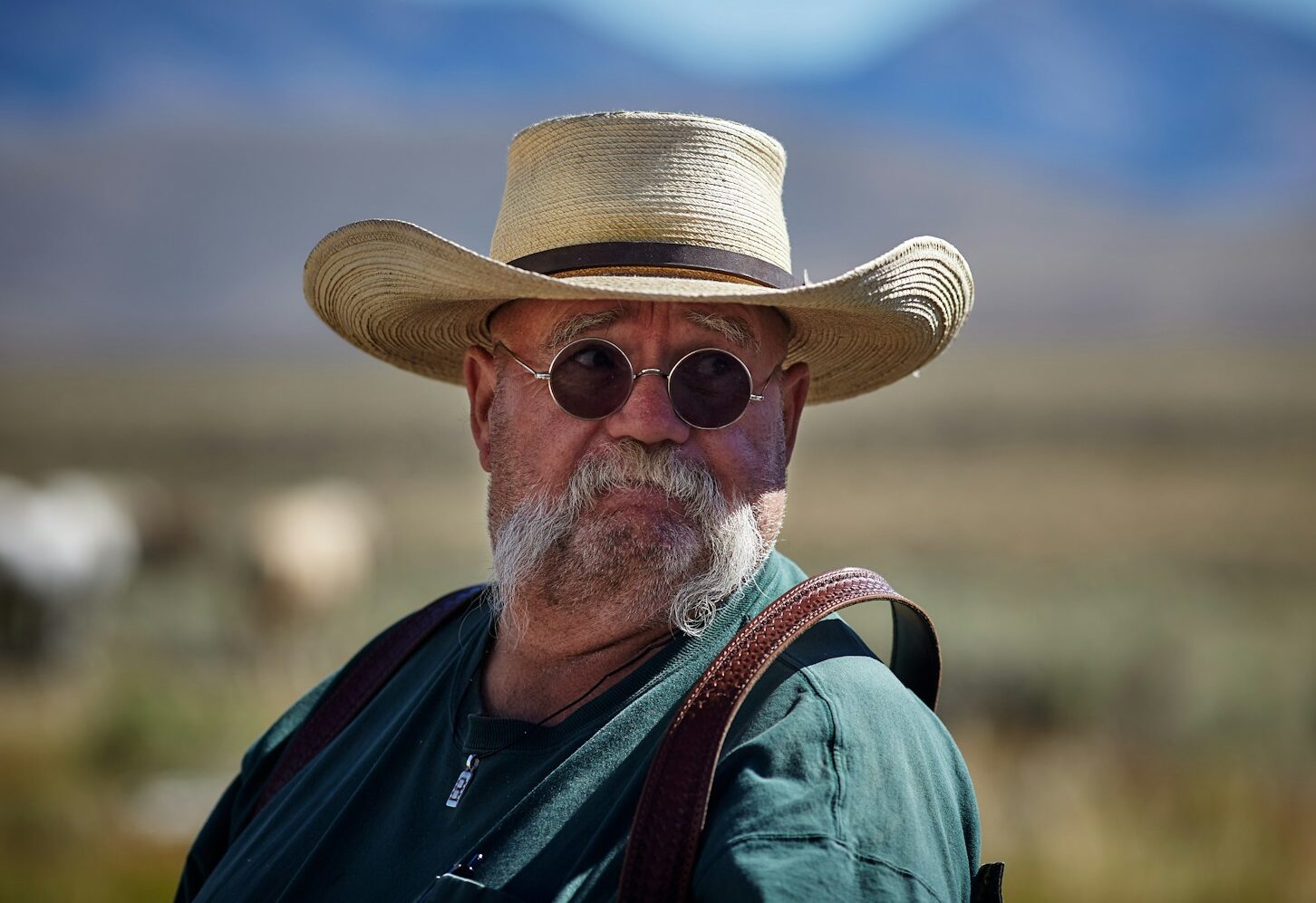shallow focus of man wearing sunhat