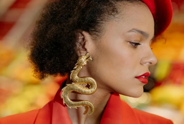 Flashy Or Excessive Accessories